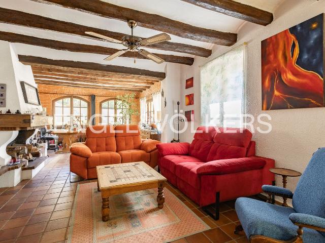 Casa en venta en Torrelles de Foix. Masía con encanto, privacidad y vistas excepcionales. Casas Torrelles de.