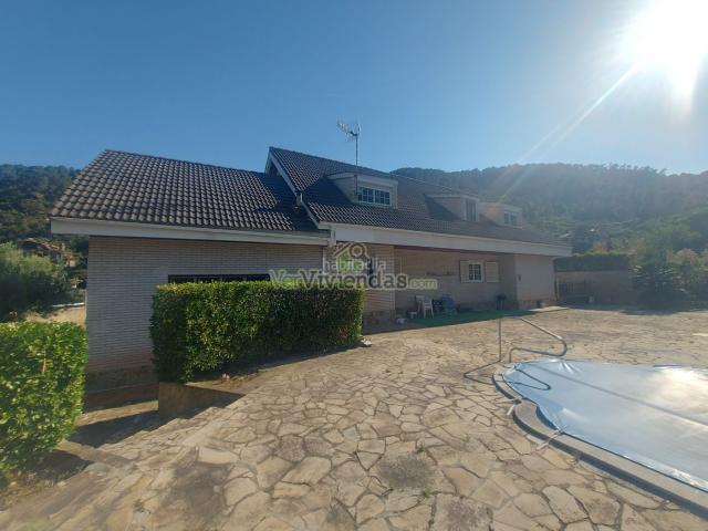 Casa en venta en Torrelles de Llobregat. Preciosa casa con piscina. Casas Torrelles de.