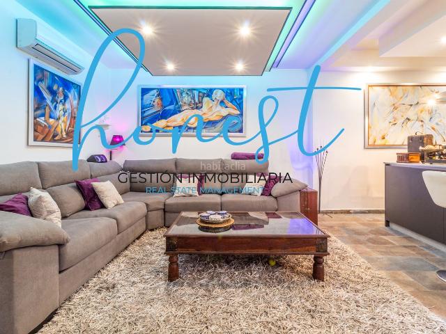Casa en venta en Torremolinos, Calvario. PRECIOSA CASA MATA REFORMADA CON 5 APARTAMENTOS Y AZOTEA SOLARIUM EN TORREMOLINOS. Casas.