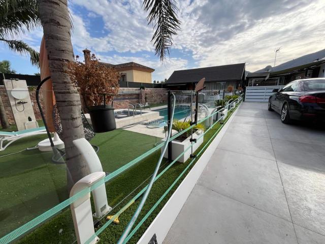 Casa en venta en Torremolinos, El Pinar Palacio de Congresos. En venta CasaChalet. Casas.
