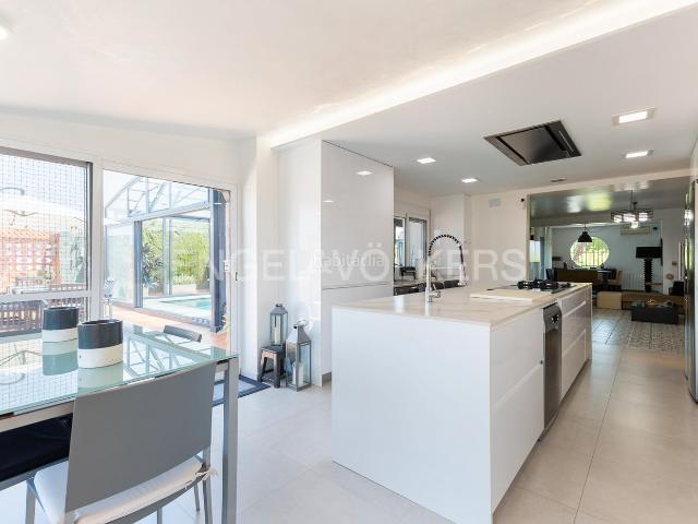 Casa en venta en Torrent, Font de la Teula Mas de Pavia. Exclusiva villa con vistas en Masia Pavia. Casas.