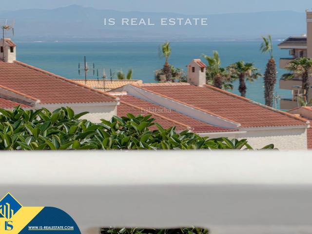 Casa en venta en Torrevieja, Cabo Cervera. Casa reformada con terraza, en la provincia de Alicante, en la localidad de Torrevieja, en el barrio de La Mata. 3 habitaciones. Casas.