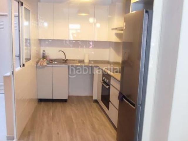Casa en venta en Torrevieja, Centro Muelle Pesquero. DUPLEX REFORMADO CENTRICO CON AMPLIO SOLARIUM. Casas.