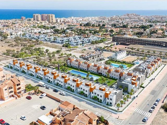 Casa en venta en Torrevieja, Aguas Nuevas. Nueva Promoción en Torrevieja, a 1 km del Mar. Casas.