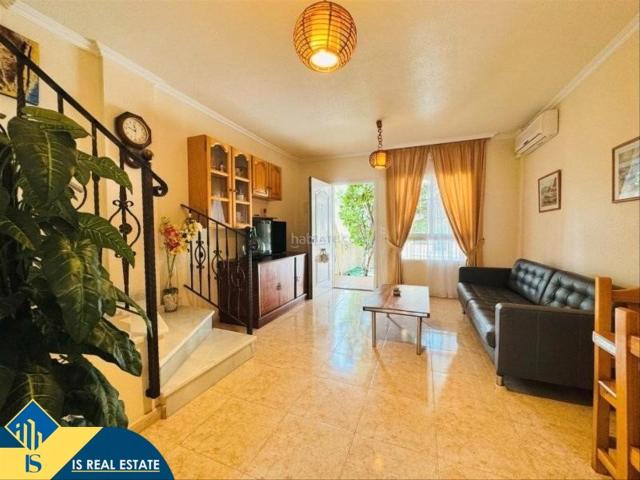 Casa en venta en Torrevieja, Aguas Nuevas. Bungalow con piscina comunitaria, en la provincia de Alicante, en la ciudad de Torrevieja, en Playa de los Locos. 3 habitaciones. Casas.