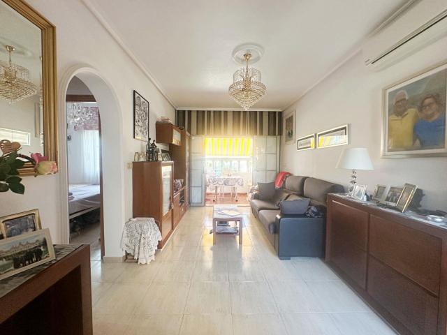Casa en venta en Torrevieja, Aguas Nuevas. Bungalow en planta alta con vistas a la piscina. Casas.