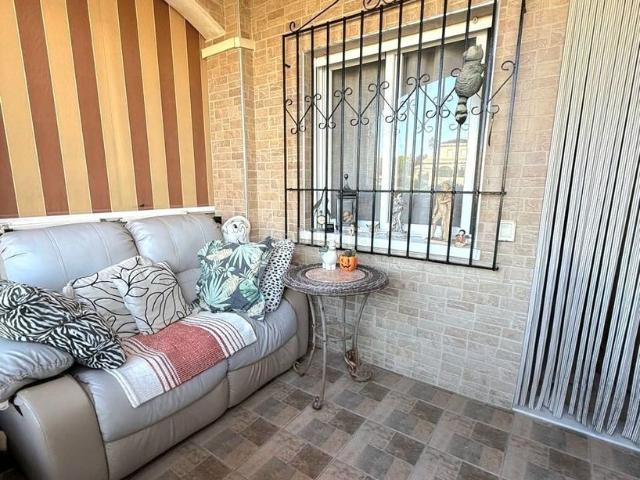 Casa en venta en Torrevieja, Aguas Nuevas. Bungalow en planta baja con dos dormitorios en la zona de Aguas Nuevas, Torrevieja. Terraza, aire acondicionado, gran sótano habit. Casas.