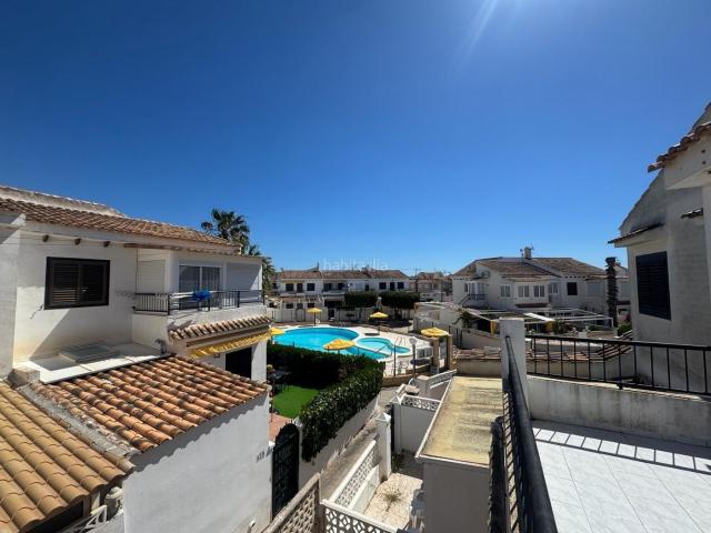 Casa en venta en Torrevieja, Aguas Nuevas. Bungalow planta alta en Aguas Nuevas con 2 piscina comunitarias. Casas.