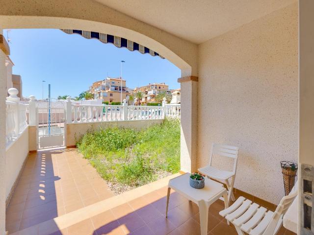 Casa en venta en Torrevieja, Aguas Nuevas. Bungalow 2 dormitorios con piscina en Altos de la Bahía, Aguas Nuevas, Torrevieja. Casas.