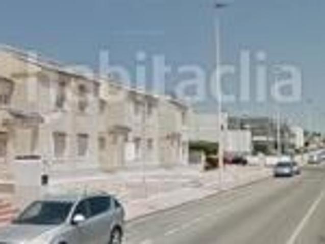Casa en venta en Torrevieja, Aguas Nuevas. Oportunidad de Inversión en Subasta Aguas Nuevas Torrevieja Ocupada Ilegalmente. Casas.
