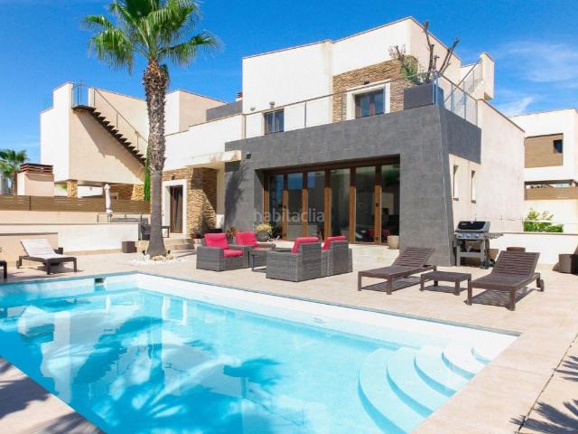 Casa en venta en Torrevieja, Aguas Nuevas. Villa de lujo de 4 habitaciones en Aguas Nuevas, Torrevieja. Casas.
