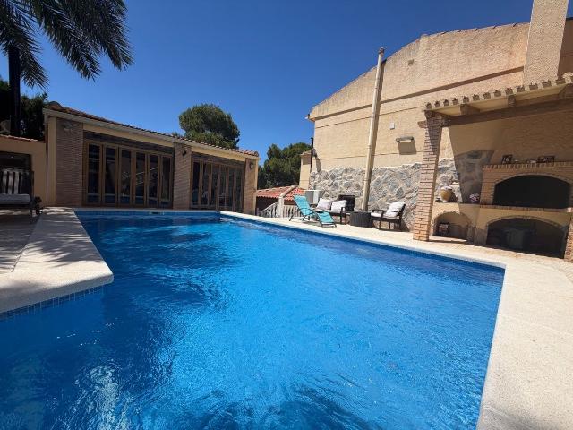 Casa en venta en Torrevieja, Centro Muelle Pesquero. Casas.