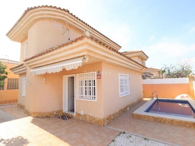 Casa en venta en Torrevieja, Los Balcones Los Altos. VILLA INDEPENDIENTE EN ESQUINA CON PISCINA PRIVADA Los Balcones Los Altos, Torrevieja. Casas.