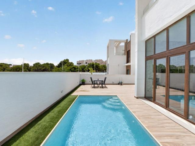 Casa en venta en Torrevieja, Los Balcones Los Altos. VILLA MODERNA EN LOS BALCONES CON PISCINA PRIVADA TERRAZA EN LA AZOTEA CON UNAS VISTAS FANTÁSTICAS. Casas.
