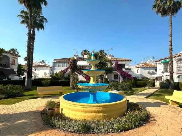 Casa en venta en Torrevieja, Los Balcones Los Altos. BUNGALOW EN PLANTA ALTA CON TERRAZA Y PISCINA EN LOS BALCONES. Casas.