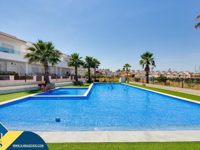 Casa en venta en Torrevieja, Los Balcones Los Altos. Casa con piscina comunitaria, en la provincia de Alicante, en la ciudad de Torrevieja, en el barrio de Los Balcones. 3 habitacione. Casas.