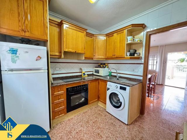 Casa en venta en Torrevieja, Los Balcones Los Altos. Casa con piscina privada en la provincia de Alicante, en la localidad de Torrevieja, en el barrio de Los Balcones. 3 habitaciones. Casas.