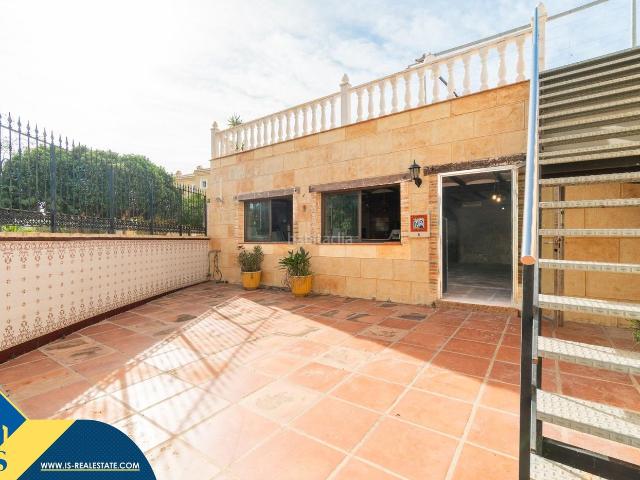 Casa en venta en Torrevieja, Los Balcones Los Altos. Casa con piscina privada en la provincia de Alicante, en la localidad de Torrevieja, en el barrio de Los Balcones. 4 habitaciones. Casas.
