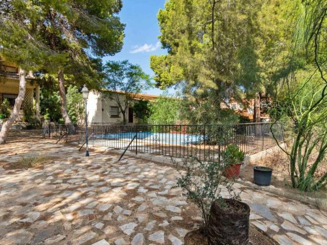 Casa en venta en Torrevieja, Los Balcones Los Altos. Chalet independiente en Los Balcones, Torrevieja con piscina privada y garaje, ubicado en una parcela de 1.300 m2. Esta propiedad. Casas.