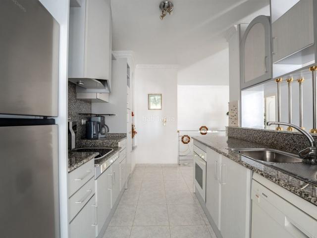 Casa en venta en Torrevieja, Los Balcones Los Altos. Construida en 1995 y presentada en buen estado, esta propiedad ofrece una maravillosa oportunidad para disfrutar del estilo de vid. Casas.