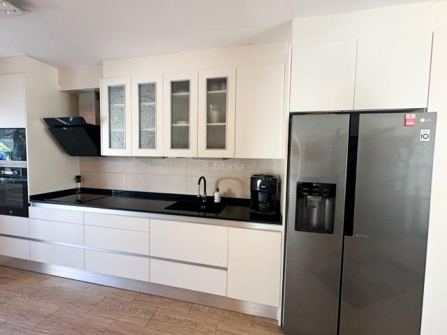 Casa en venta en Torrevieja, Los Balcones Los Altos. Descubra esta preciosa villa pareada, recientemente renovada, situada en la codiciada zona de Los Balcones, donde el encanto medit. Casas.