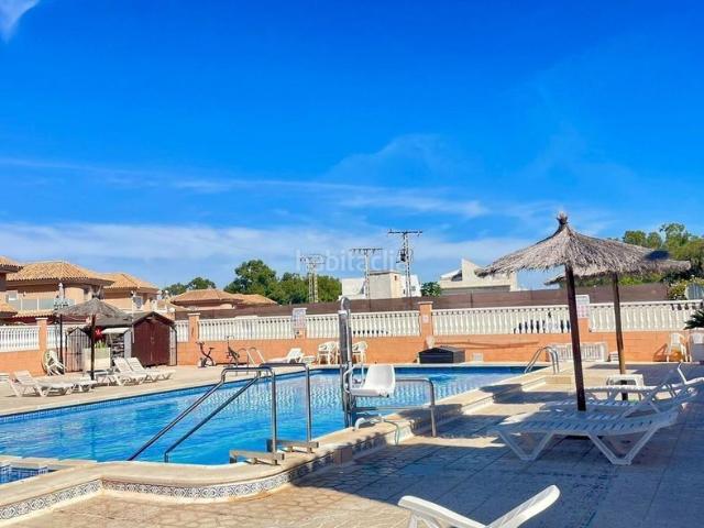 Casa en venta en Torrevieja, Los Balcones Los Altos. Encantador Bungalow Reformado en Punta Prima, Orihuela Costa. Casas.