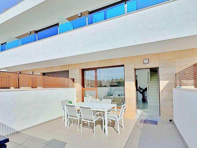 Casa en venta en Torrevieja, Los Balcones Los Altos. Este adosado duacuteplex de tres dormitorios y tres bantildeos se encuentra en la exclusiva zona residencial de Los Balcones, en T. Casas.