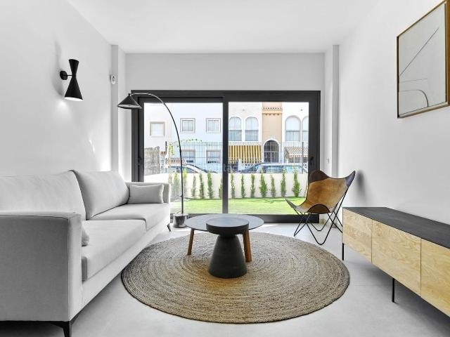 Casa en venta en Torrevieja, La Veleta. Adosado Villa Amalia. Casas.