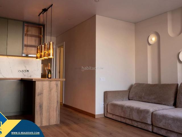 Casa en venta en Torrevieja, La Veleta. Bungalow reformado con terraza, en la provincia de Alicante, en la ciudad de Torrevieja, en la zona de Playa de los Náufragos. 2 h. Casas.