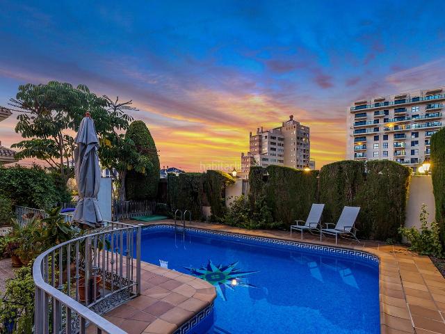 Casa en venta en Torrevieja, La Veleta. En una de las direcciones más prestigiosas de la Costa Blanca Sur se encuentra esta extraordinaria villa independiente, una reside. Casas.