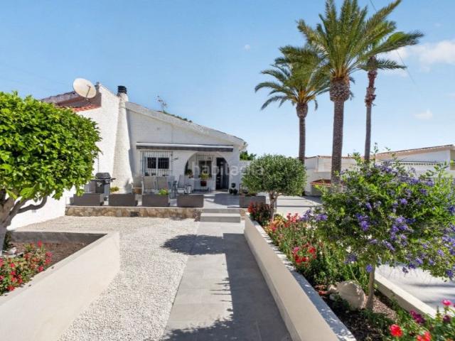 Casa en venta en Torrevieja, Nueva Torrevieja. Casas.