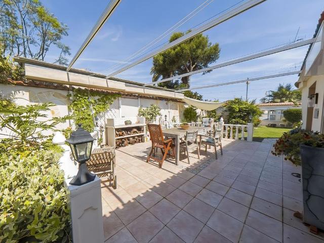 Casa en venta en Torrevieja, Nueva Torrevieja. Casas.