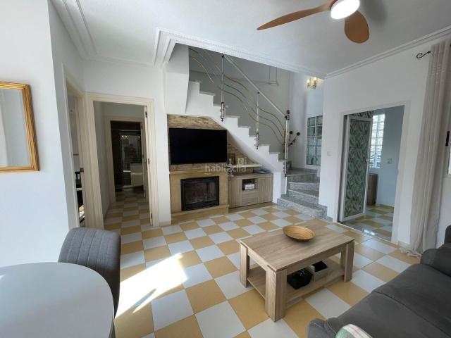 Casa en venta en Torrevieja, Nueva Torrevieja. Chalet independiente con garaje en Aguas Nuevas Torrevieja. Casas.