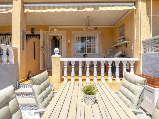 Casa en venta en Torrevieja, Parque de las Naciones. Luminoso Adosado con Solárium y Orientación Sur en Bravomar 7 Aguas Nuevas, Torrevieja. Casas.