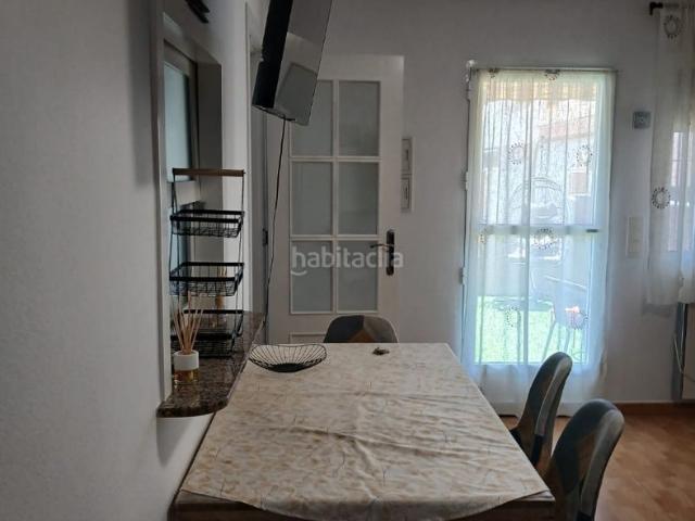 Casa en venta en Torrevieja, Playa de los Náufragos. Bungalow con piscina privada, en la provincia de Alicante, en la ciudad de Torrevieja, en la zona de Playa del Acequión. 2 habitac. Casas.