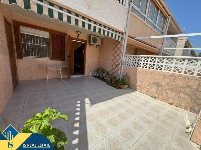 Casa en venta en Torrevieja, Playa de los Náufragos. Bungalow con terraza, en la provincia de Alicante, en la ciudad de Torrevieja, en la zona de Playa de los Náufragos. 3 habitacione. Casas.