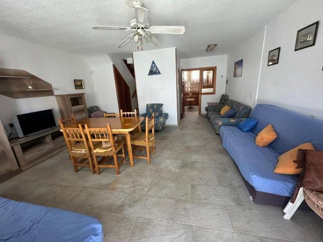 Casa en venta en Torrevieja, Playa de los Náufragos. ESPECTACULAR BUNGALOW DE 2 PLANTAS CERCA DE LA PLAYA EN Torrevieja. Casas.