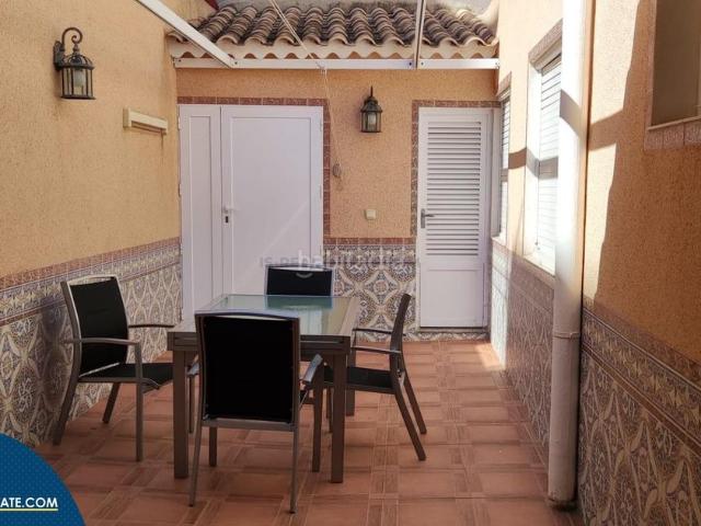 Casa en venta en Torrevieja, Puerto Deportivo. Casa con terraza, en la provincia de Alicante, en la ciudad de Torrevieja, en el barrio de Playa del Cura. 3 habitaciones 115 m². Casas.