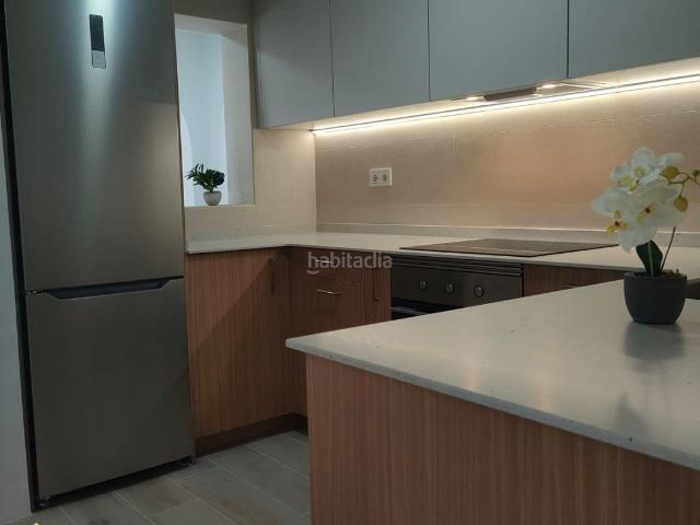Casa en venta en Torrevieja, Torreblanca. Casa reformada con piscina comunitaria, en la provincia de Alicante, en la localidad de Torrevieja, en el barrio de La Mata. 2 hab. Casas.