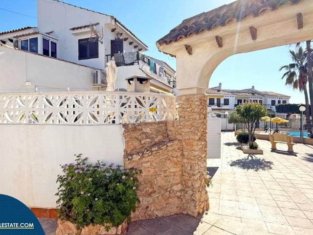 Casa en venta en Torrevieja, Torreblanca. Bungalow con piscina comunitaria, en la provincia de Alicante, en la ciudad de Torrevieja. 2 habitaciones 74 m² A 1 kilómetro. Casas.