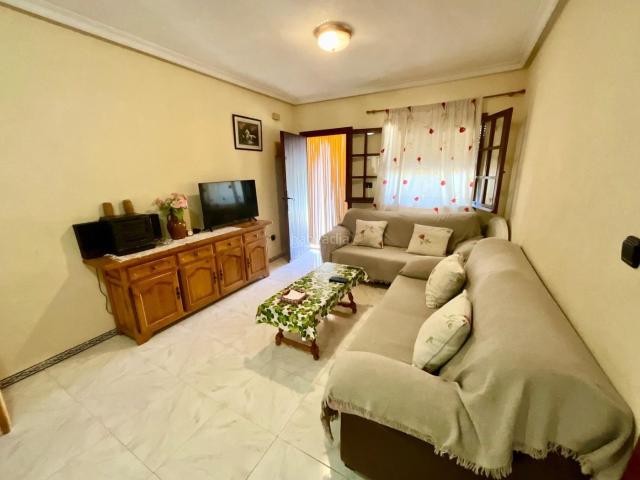 Casa en venta en Torrevieja, Torreblanca. GRAN BUNGALOW EN TORREVIEJA 2 HAB, 1 BAÑO. Casas.