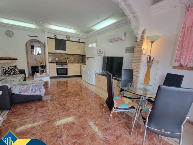 Casa en venta en Torrevieja, Zona Carrefour Urbanizaciones. Casa con terraza en venta en la provincia de Alicante, Torrevieja, distrito de El Chaparral. 2 habitaciones 60 m² 5 kilómetros. Casas.