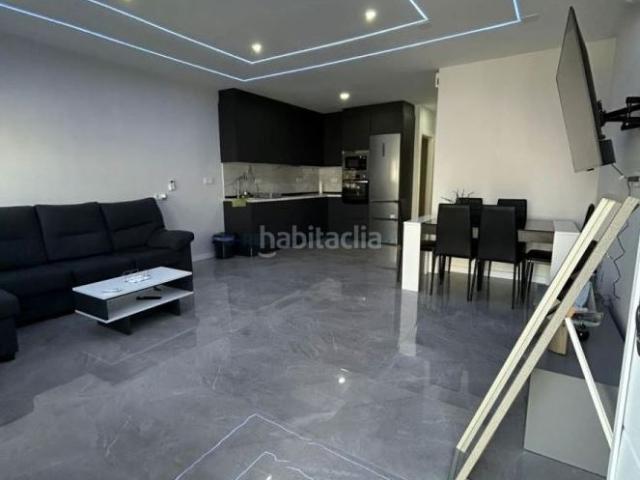 Casa en venta en Torrevieja, Zona Carrefour Urbanizaciones. Casa reformada con terraza, en la provincia de Alicante, en la ciudad de Torrevieja, en el distrito de Torreta. 2 habitaciones 7. Casas.