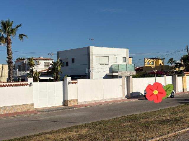 Casa en venta en Torrevieja, Zona Carrefour Urbanizaciones. Casas.