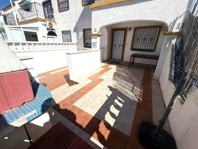 Casa en venta en Torrevieja, Zona Carrefour Urbanizaciones. Casas.
