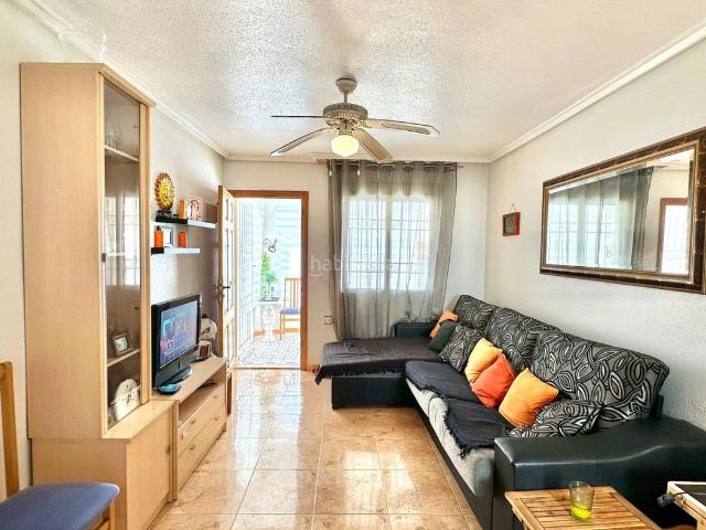 Casa en venta en Torrevieja, Zona Carrefour Urbanizaciones. Bungalow con piscina. Casas.