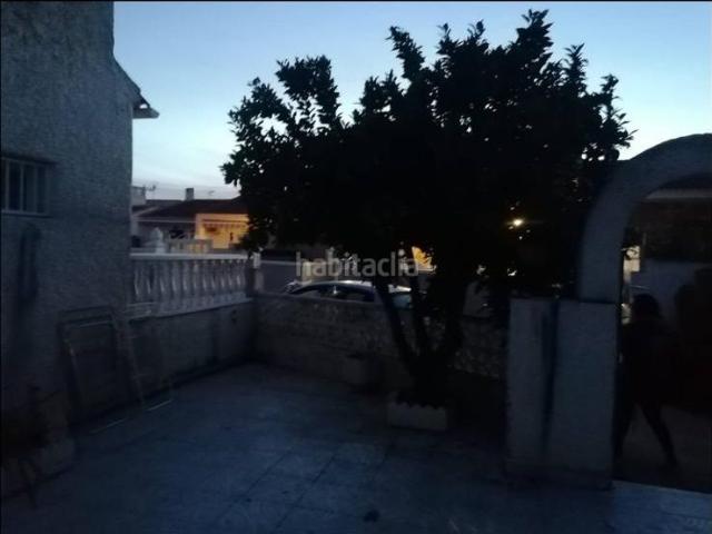 Casa en venta en Torrevieja, Zona Carrefour Urbanizaciones. Bungalow sin vecino arriba. Casas.