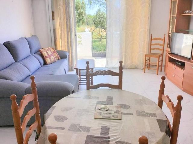 Casa en venta en Torrevieja, Zona Carrefour Urbanizaciones. Bungalow planta baja de 2 habitaciones con patio privado en El Chaparral. Casas.