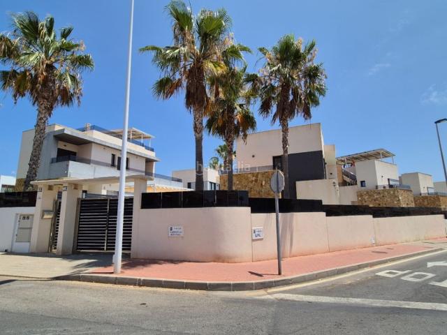 Casa en venta en Torrevieja, Zona los Frutales. Casas.