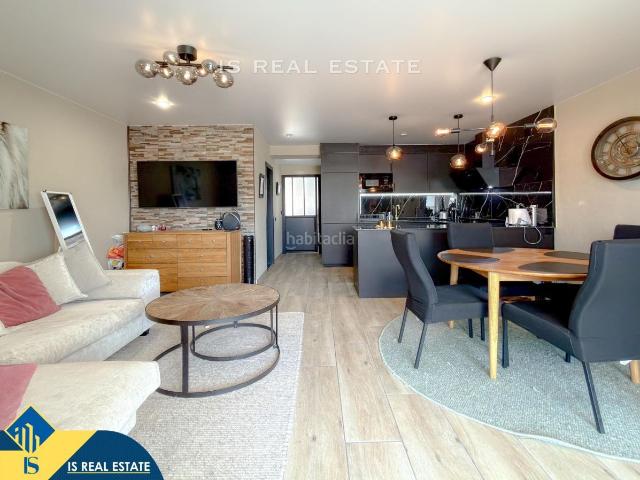 Casa en venta en Torrevieja, Zona los Frutales. Bungalow reformado con piscina comunitaria, en la provincia de Alicante, en la ciudad de Torrevieja. 2 habitaciones 65 m² 650. Casas.